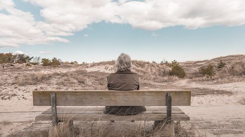 Profesoară la 68 de ani: Reacții virulente ale cadrelor didactice față de posibilitatea de a rămâne titular la catedră după vârsta de pensionare