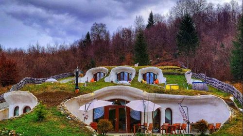 Trei cazări mai puțin obișnuite din România unde poți evada din agitația urbană