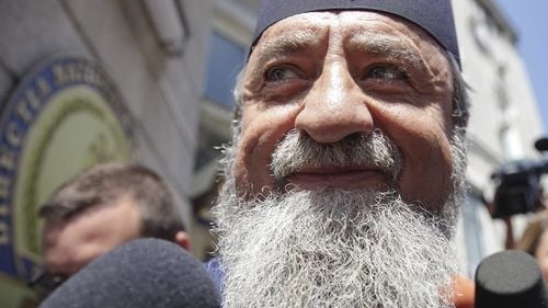 Mitropolitul cu limuzină de 63.000 de euro își sperie enoriașii: ”Dacă nu veniți la referendum, ne vor lua și copiii noștri, pentru că ei nu pot face copii”