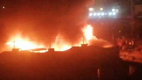 Circa 50 de oameni au murit sau au fost răniţi într-un incendiu masiv dintr-un centru comercial din Irak, recent inaugurat