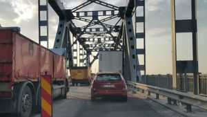 Circulaţia pe Podul Prieteniei Giurgiu-Ruse se închide, marți,  de la ora 09.00, pentru 12 ore / Restricţii de trafic până miercuri dimineaţă