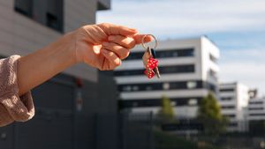 VIDEO INTERVIU integral cu Alex Kis, CEO de startup în domeniul imobiliarelor, despre anunțuri fictive de proprietăți, comisioanele uriașe percepute de agenții români și impactul AI asupra pieței / Ce propune în schimb platforma rentnbuy