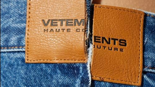 Vetements contestă în SUA respingerea mărcii: traducerea nu ar trebui să decidă soarta brandului