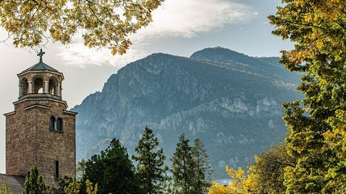 Un turist român s-a rătăcit în munți în Bulgaria și a fost găsit teafăr după o noapte în care temperatura a scăzut spre zero grade