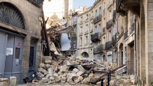 Două clădiri din Bordeaux, sud-vestul Franţei, s-au prăbuşit din cauze încă necunoscute / Trei persoane au fost rănite