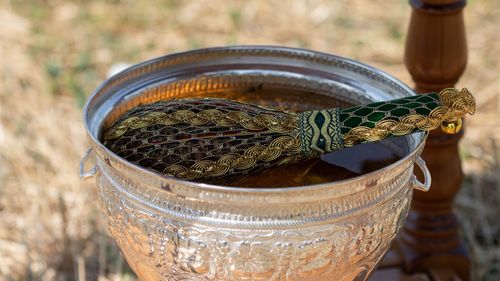 Apa sfinţită vine la robinet în comuna Costeşti (Vâlcea), de Izvorul Tămăduirii / Sătenii de aici sunt convinşi că apa are puteri miraculoase / Biserica "44 de Izvoare" a fost construită între anii 1700 şi 1701