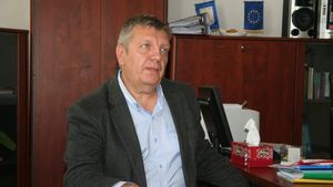 ”Greu de ucis”: inspectorul gălățean care i-a învins în instanță pe miniștrii PSD ai Educației, Liviu Pop și Valentin Popa