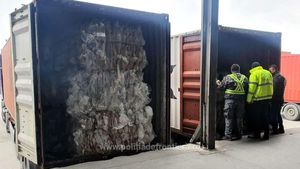 VIDEO Aproape 38 de tone de deşeuri plastice, descoperite în Portul Constanța / Deșeurile trebuiau să ajungă la o societatea comercială de pe teritoriul României