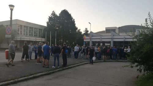 Protest spontan la termocentrala Mintia din Hunedoara/ Peste 140 de salariați cer plata unor restanțe și un program de salvare a producătorului de energie electrică