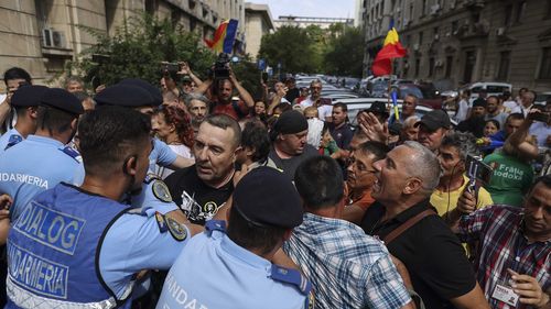 Șase amenzi și un dosar penal pentru protestul AUR în privința vaccinării