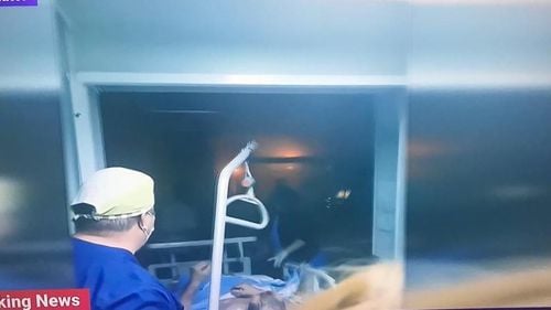 UPDATE: A ars un neon din salonul pacienților. Managerul Dragoș Davițoiu: „Ne-am speriat toți”/ Evacuări la Spitalul „Sf. Pantelimon” din pricina unui scurt-circuit