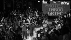 Prima zi la UNFINISHED: experimente sociale,  DJ set-uri multidisciplinare, conversații și dezbateri în jurul tăcerii (Parteneriat)