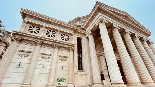 ARCEN: Ne îngrijorează fenomenul „graffiti tag-urilor” de pe clădirile istorice. Ateneul, o nouă victimă / E nevoie de un regulament ferm care să oprească mutilarea oraşului