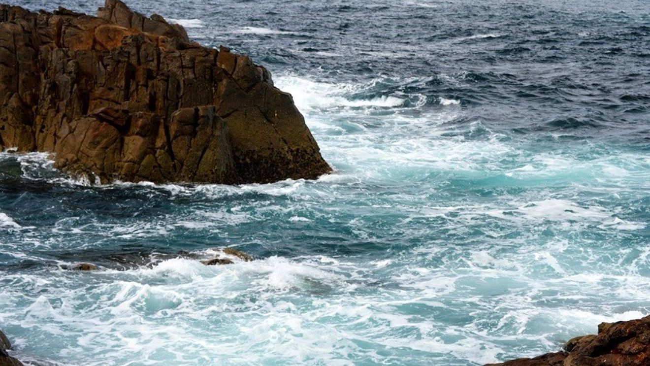 Autorităţile spaniole au sechestrat un „narcosubmarin” cu peste 2000 de kilograme de cocaină