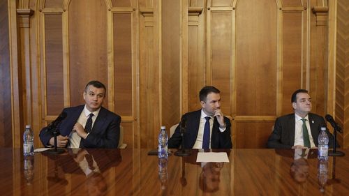 Preşedintele USR Prahova a demisionat din cauza nemulţumirilor privind negocierile cu PMP și Forța Dreptei din cadrul Alianţei Dreapta Unită / Tensiuni în mai multe filiale USR