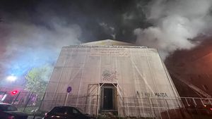 FOTO Incendiu la Teatrul Masca, din Capitală / 700 mp afectați, flăcările au izbucnit la o sală de spectacole / Clădirea se află în proces de reabilitare