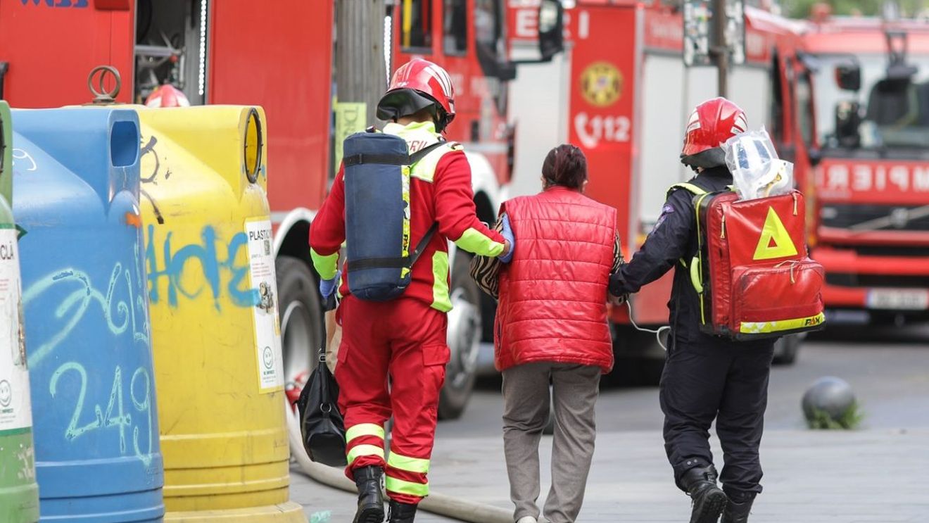 Două persoane din metroul blocat în tunel au fost transportate la spital / În total, 25 de călători au avut nevoie de asistență medicală