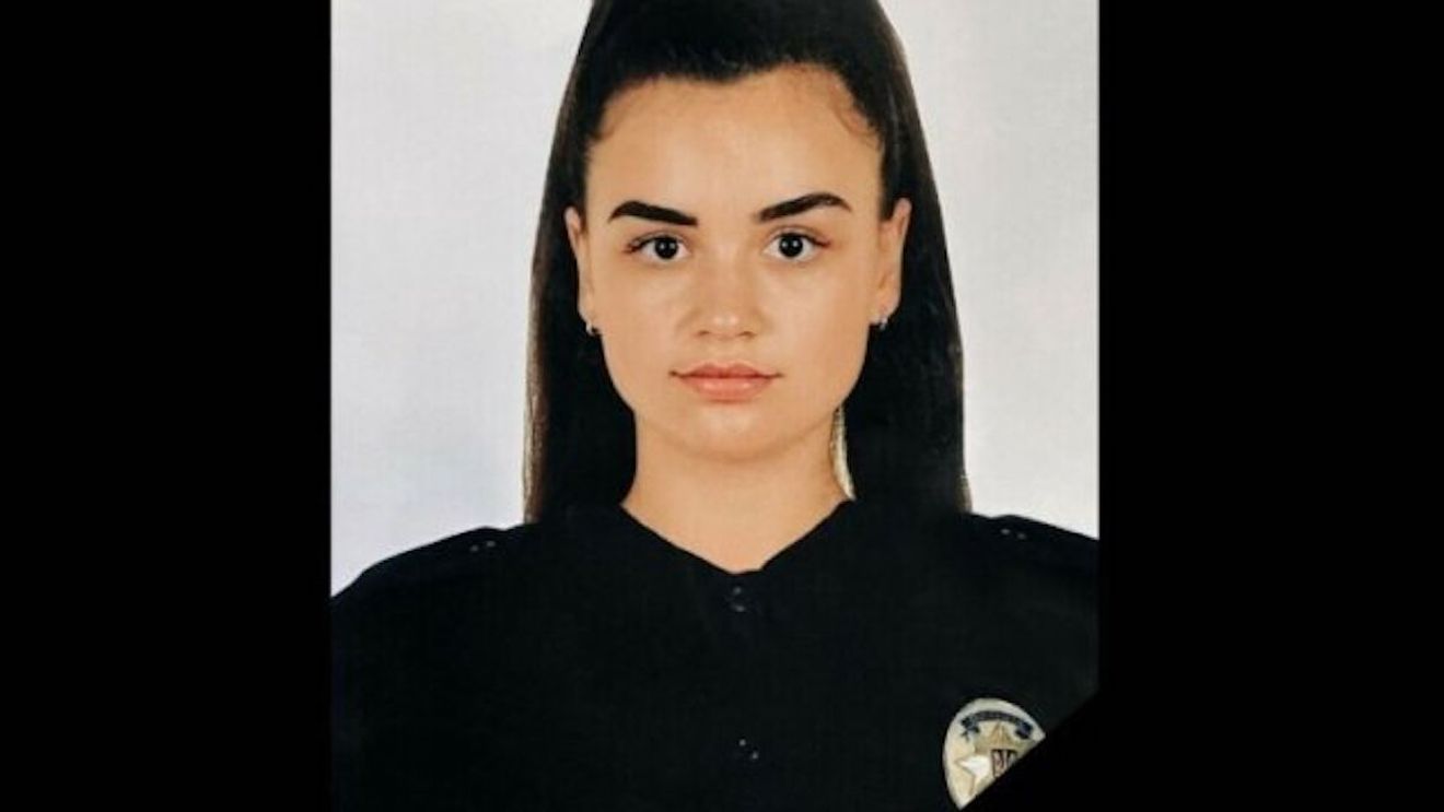 O polițistă din Cernăuți a fost împușcată în cap, în fața unei școli / Voia să aresteze un pedofil / Individul a fost împușcat de forțele speciale ucrainene