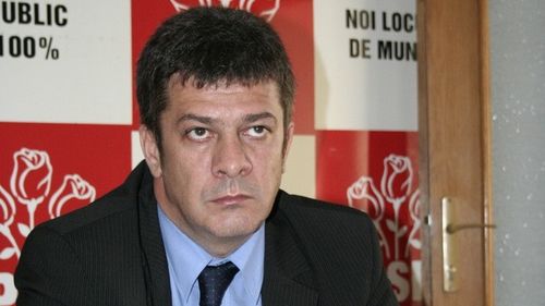 Fostul şef al Direcţiei Agricole Constanța a fost condamnat la 5 ani și 3 luni de închisoare, după ce a convins mai multe primării să încheie contracte cu firma sa