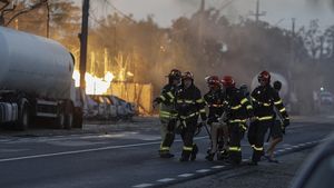 Raed Arafat: La acest moment nu mai există risc major la Crevedia/ Acolo este o zonă controlată, nu se circulă/ Sursa de foc care a dus la prima explozie, probabil a fost o ţigară