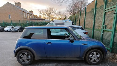 A condus timp de aproape 70 de ani fără a avea permis și asigurare auto. Le-a spus polițiștilor că-i evită de când avea 12 ani