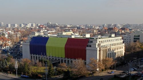 Adrian Ţuţuianu, despre tăierile de posturi din subordinea Guvernului: Suntem în faza în care se elaborează hotărârile de guvern cu noile organigrame / Din posturile propuse spre desfiinţare, aproximativ 30% sunt ocupate, 70% sunt vacante