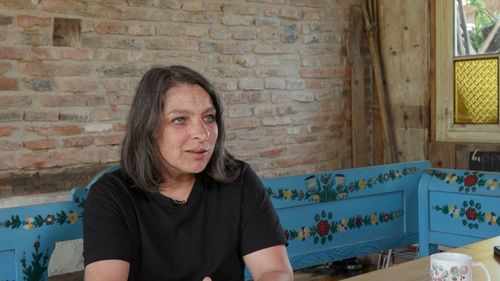 Atunci când aproape toți plecau, ea a rămas. Femeia care de 20 de ani dă viață unui sat din Transilvania / Vezi povestea vineri, într-un nou reportaj InspiRO