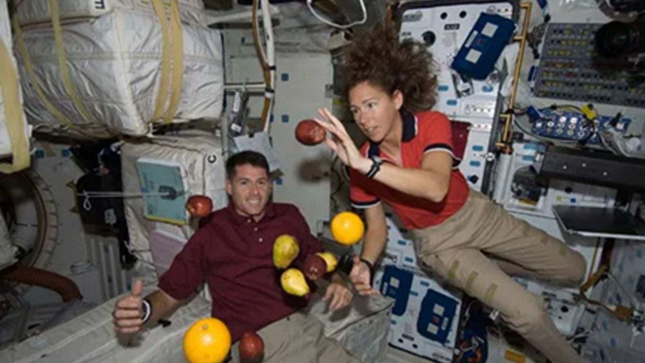 VIDEO | De ce astronauții nu pot găti și nici măcar nu pot presăra sare peste preparate / Adrian Șonka, astronom: „În spațiu, mâncarea nu mai are același gust”