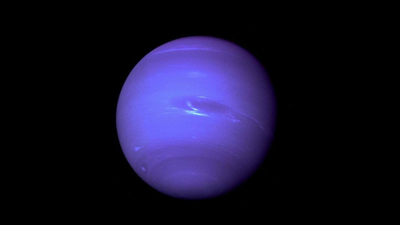 STUDIU Planeta Neptun devine tot mai rece. Expert: „Scăderea temperaturii ar fi cauzată de schimbări în chimia atmosferei, care răspunde la modificările sezoniere ale luminii solare”