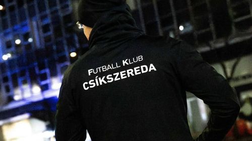 Ministrul de Externe al Ungariei face jogging la New York în echipament de la FC Csikszereda / ”La Miercurea Ciuc de obicei e mai frig”
