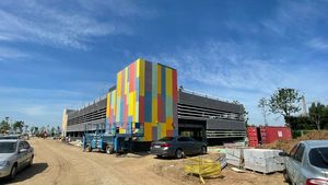 Parcul Tudor Arghezi, cel de-al doilea parc nou din 2023, departe de a fi finalizat. Primarul Daniel Băluță îl vrea cu fântână muzicală, gradene pentru spectatori, mini-plajă eco cu palmieri, dușuri și parcare supraetajată