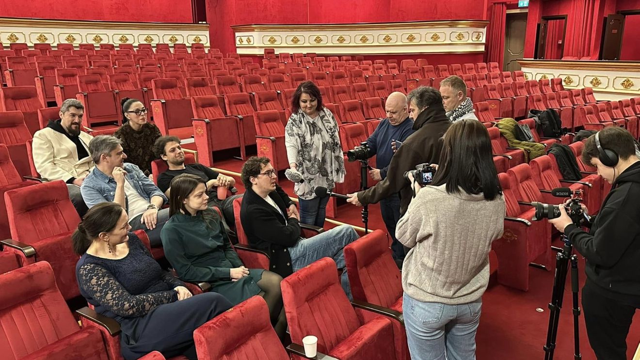 Teatrul Mihai Eminescu din Botoșani va disponibiliza opt angajaţi, din cauza ordonanţei austerității