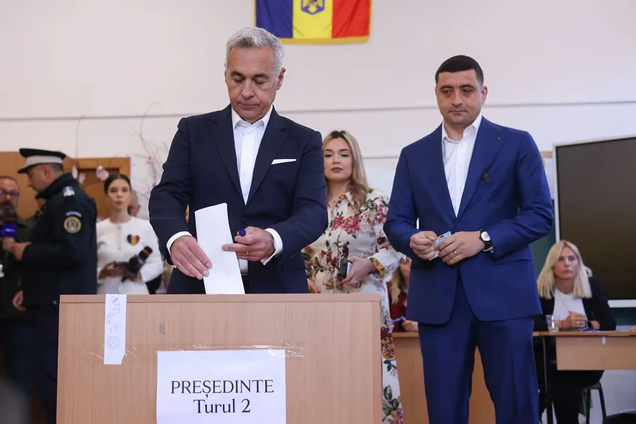 calin georgescu george simion alegeri prezidentiale 2025