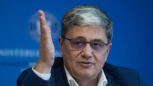 Ministrul finanțelor, Marcel Boloş, nu exclude o cotă unică de TVA, aşa cum cere Comisia Europeană/ Senatorul Daniel Zamfir: Boloş dă iar cu bâta-n baltă! Nu creştem nicio taxă ca să plătim pensiile majorate!