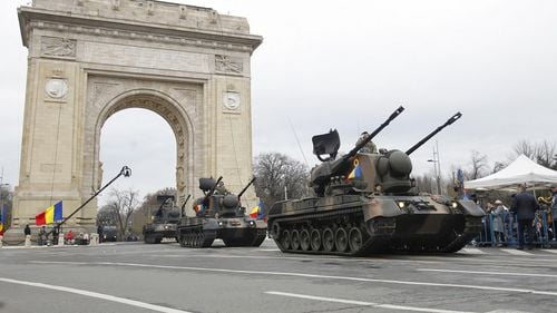 EXCLUSIV: România își cumpără tancuri în valoare de 8 mld. euro, în condițiile în care aceste vehicule nu prea mai scot capul din ascunzători în Ucraina / General de brigadă (r) român: „Faptul că pe planșete sunt noi modele ne comunică faptul că se întrevede un viitor al tancurilor”