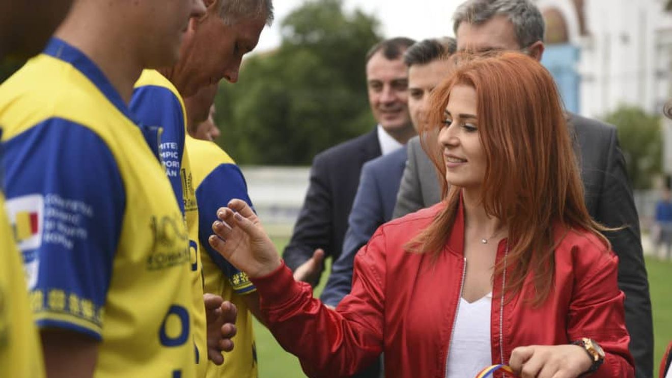 PSD a propus-o pe Ioana Bran în funcţia de secretar general adjunct al Camerei Deputaţilor / Bran și-a pus consilierii să sune și să o laude într-un interviu în direct la radio, când era ministru al Sportului în Guvernul Dăncilă