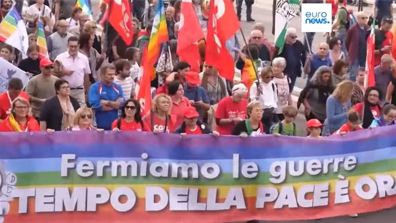 Mii de persoane au protestat la Roma împotriva unei noi legi a guvernului ultraconservator condus de Meloni /  Noul act normativ înăspreşte pedepsele pentru unele delicte şi întăreşte protecţia poliţiştilor inculpaţi în dosare pentru violenţă