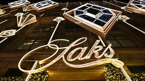 Saks Global, aproape de un plan de finanțare de 1,75 miliarde de dolari înaintea intrării în faliment