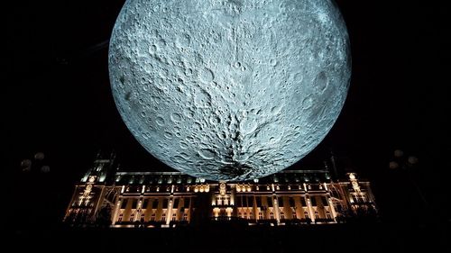 ADVERTORIAL Lights in the Park - Luna și Planeta Marte pot fi „explorate” în parcurile IULIUS