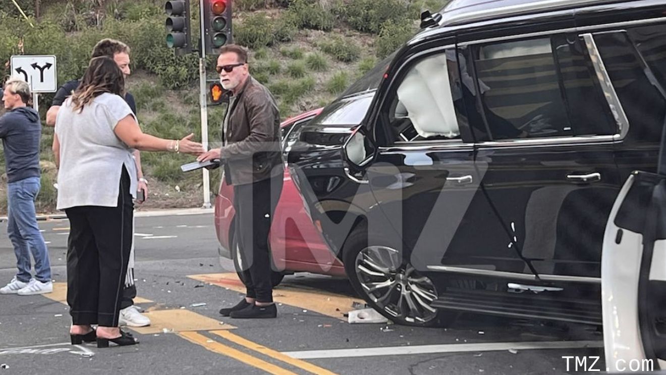 Actorul Arnold Schwarzenegger, implicat într-un accident rutier cu patru maşini în Los Angeles