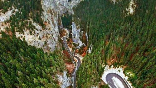 Lucrările la podul de la Pângăraţi, de pe DN 15, oprite în perioada 13-17 august, pentu a evita formarea de blocaje având în vedere afluxul de turişti / Tronsonul leagă Piatra Neamţ de Bicaz, Cheile Bicazului şi zona montană a judeţului Neamț