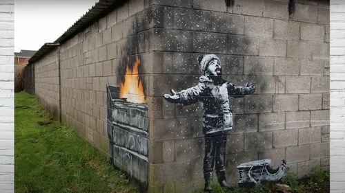 O vestă antiglonţ a lui Banksy, ”un obiect flamboaiant”, vândută la Sotheby's cu aproape un milion de euro