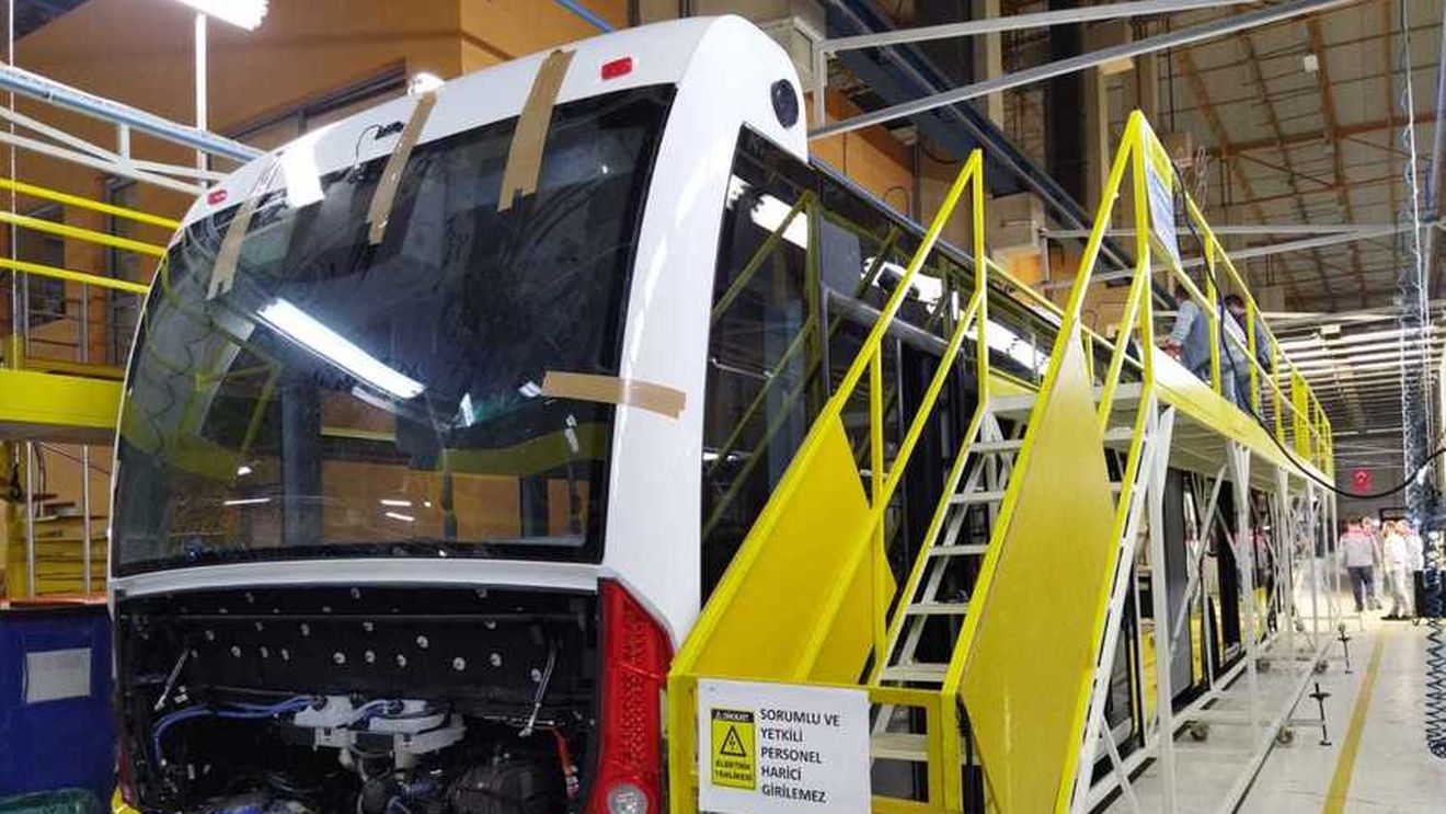 Primarul Dominic Fritz: ”În câteva zile pleacă spre Timişoara primele patru autobuze electrice. Restul de 40 ajung în următoarele luni”