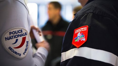 Marea Britanie propune Franței să fie efectuate patrule comune de poliție de-a lungul Canalului Mânecii, după ce 27 de migranți au murit încercând să îl traverseze