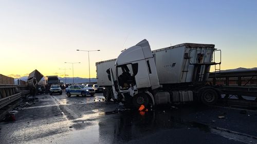 Accident grav pe autostrada A1, între Sibiu și Sebeș / Opt persoane transportate la spital / A fost solicitat elicopterul SMURD