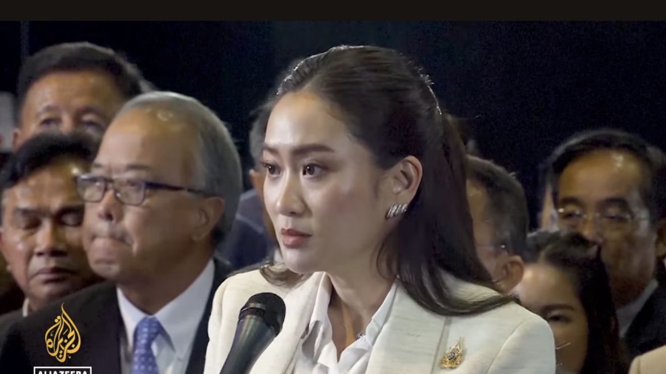 Premierul din Thailanda a fost suspendat de Curtea Constituţională / Dificultăţile celui mai tânăr premier din istoria ţării arată o criză a familiei ce domină politica thailandeză de peste două decenii