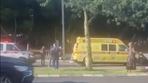 Atac cu cuţitul lângă Tel Aviv, soldat cu un mort şi trei răniţi