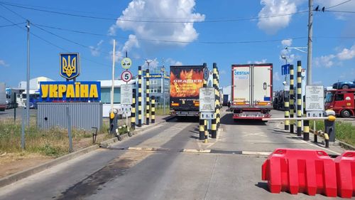 Cozi la intrările din Ucraina în România din cauza penelor de curent care au afectat sistemul informatic ucrainean