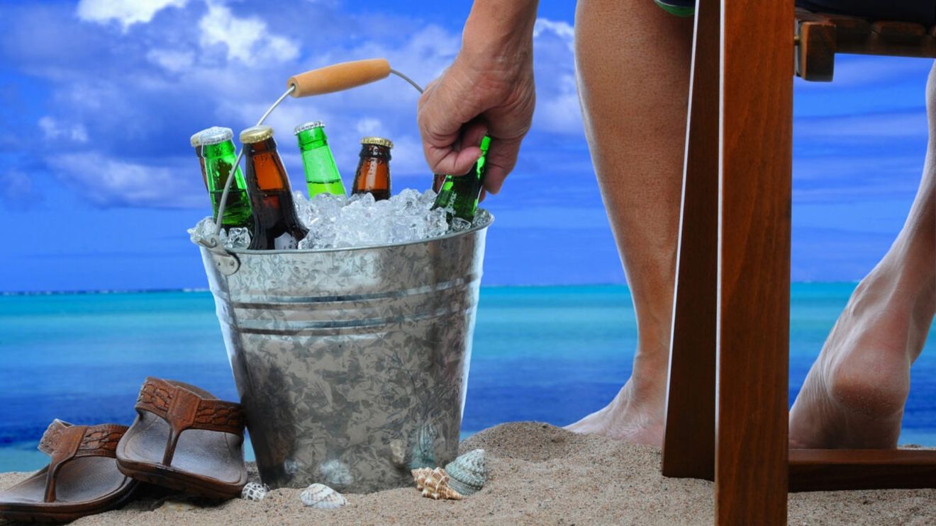 De ce nu este bine să consumăm alcool în zilele caniculare: Riscurile pentru sănătate și efectele asupra organismului - Articol generat cu AI