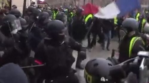 Franța, bilanțul ultimului protest al vestelor galbene: 1220 de persoane reținute, 136.000 de participanți, 179 de răniți, numeroase pagube materiale